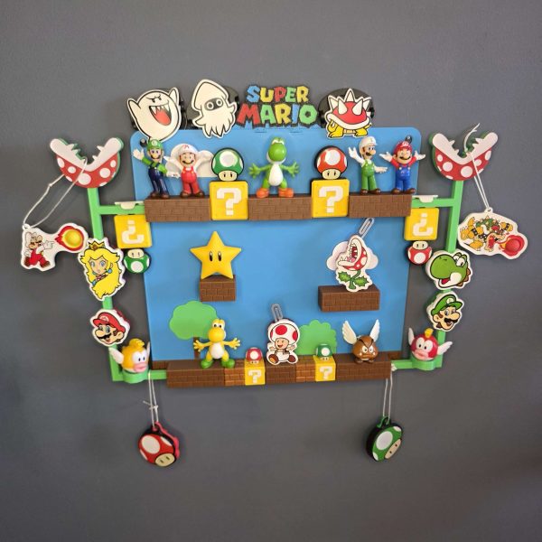 20250828_103646-scaled-1.jpg Super Mario Kinder Joy półka / stojak na figurki, montaż na ścianę