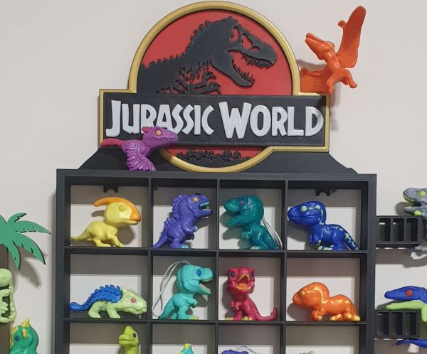 jurassic-thumbnail-scaled-1.jpg Gablotka na Mini Figurka Funko Pop Jurassic World | Idealna na figurki z Kinder Joy