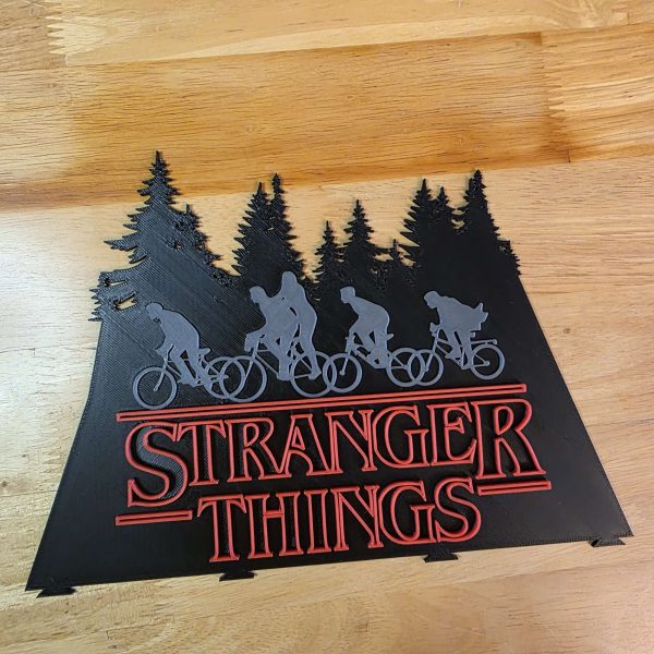 olx1-scaled-1.jpg Półka kolekcjonerska STRANGER THINGS na figurki Kinder Joy Druk 3D